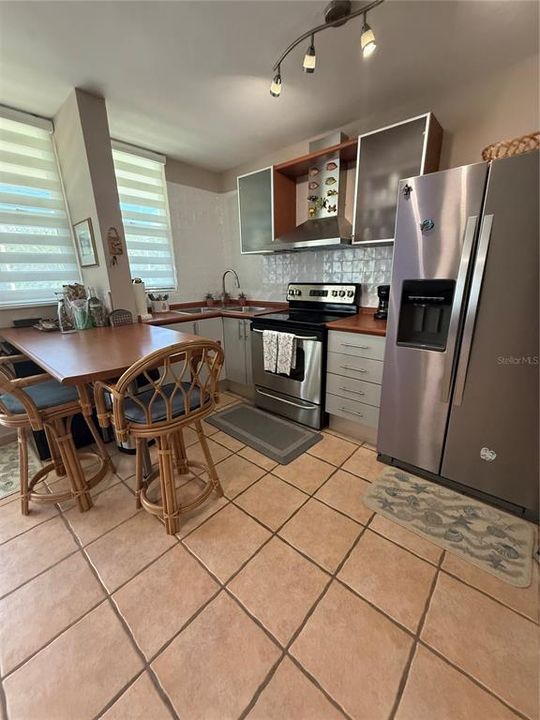 For Rent: $1,800 (3 beds, 2 baths, 1200 Square Feet)