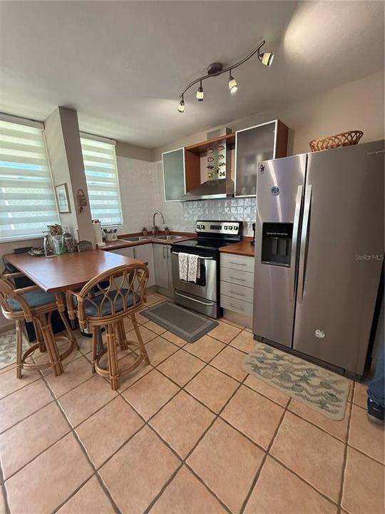 For Rent: $1,800 (3 beds, 2 baths, 1200 Square Feet)