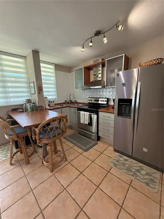 For Rent: $1,800 (3 beds, 2 baths, 1200 Square Feet)