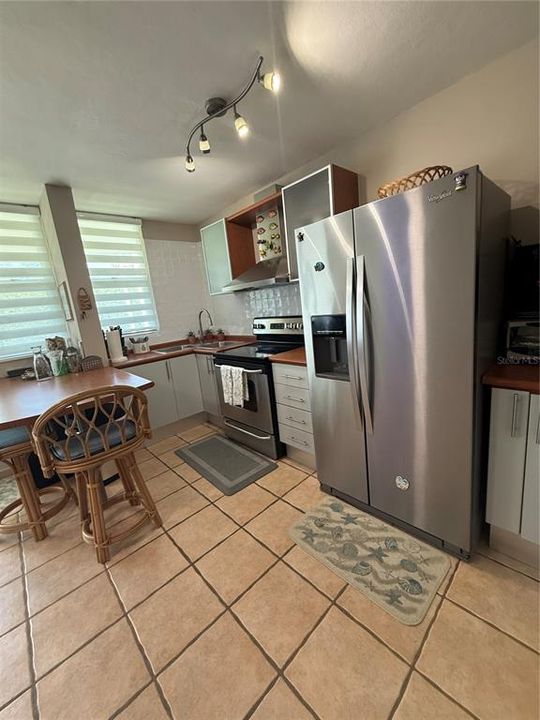 For Rent: $1,800 (3 beds, 2 baths, 1200 Square Feet)