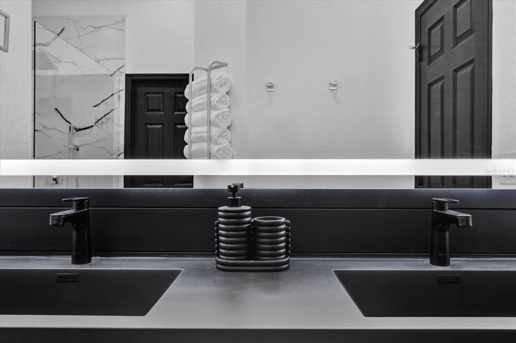 For Sale: $550,000 (4 beds, 2 baths, 1694 Square Feet)