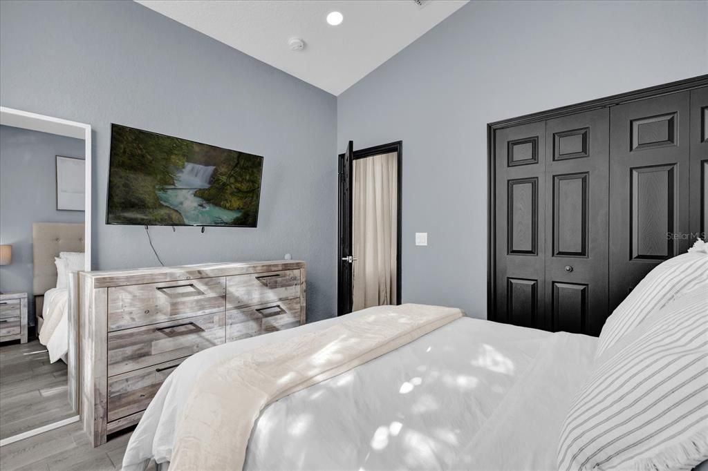 For Sale: $550,000 (4 beds, 2 baths, 1694 Square Feet)