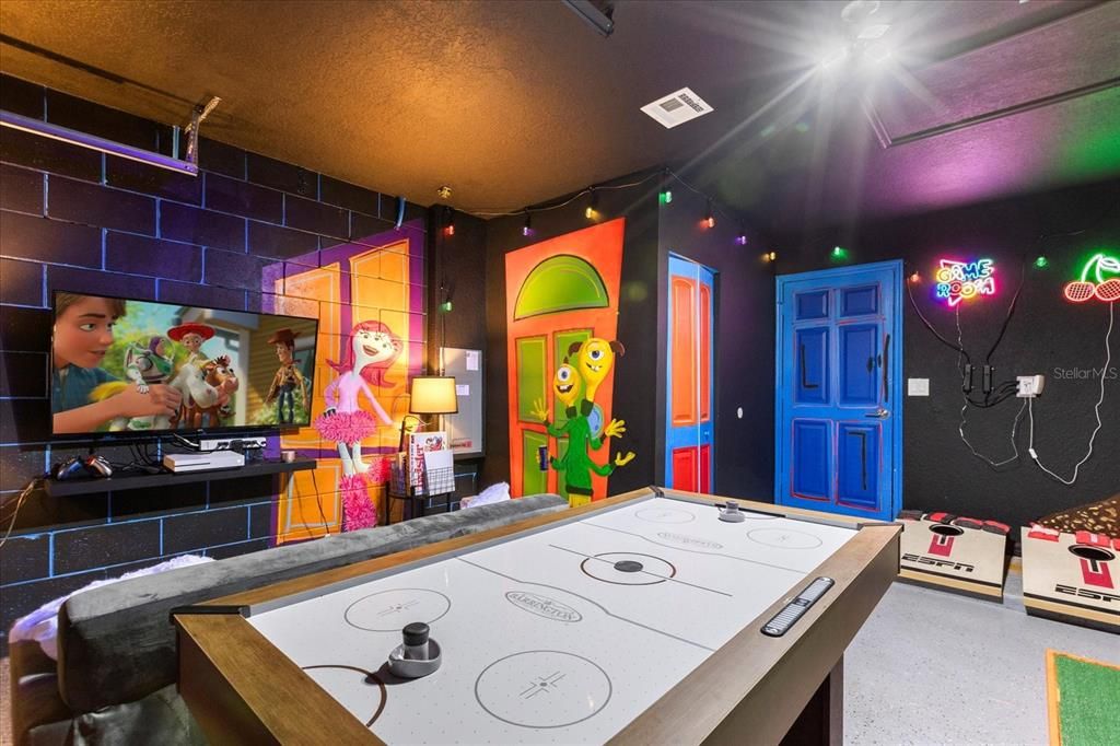 For Sale: $550,000 (4 beds, 2 baths, 1694 Square Feet)