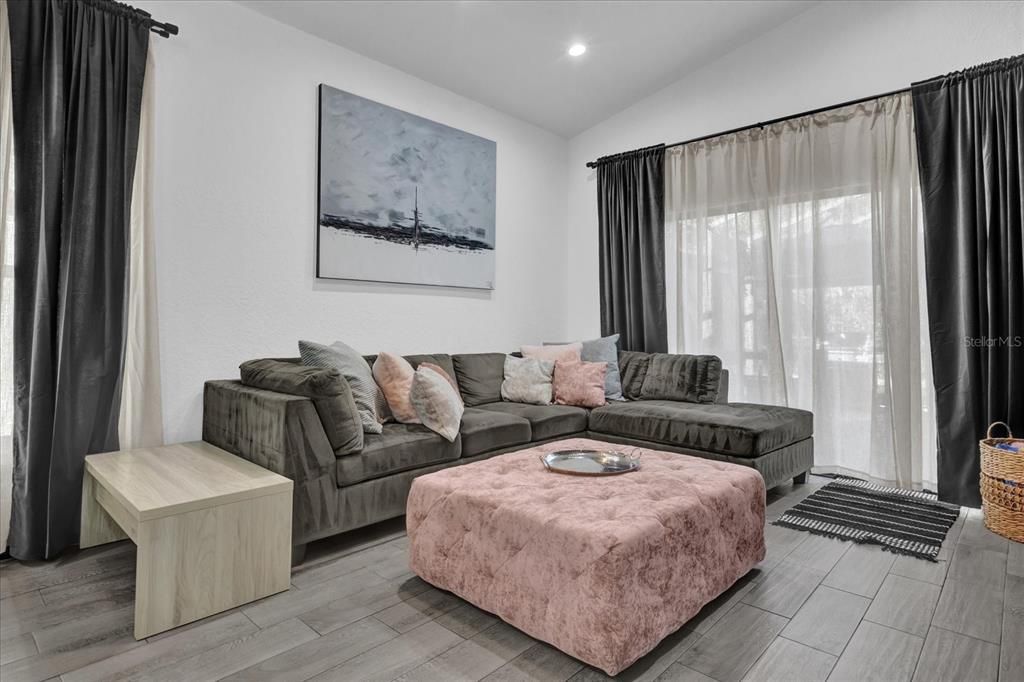 For Sale: $550,000 (4 beds, 2 baths, 1694 Square Feet)