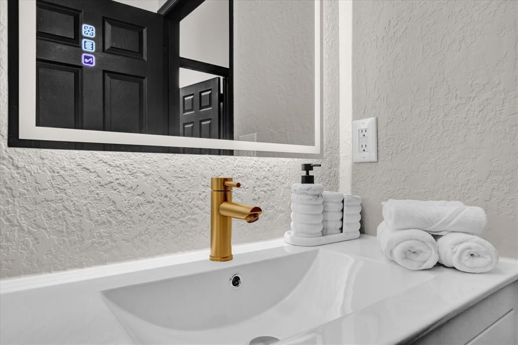 For Sale: $550,000 (4 beds, 2 baths, 1694 Square Feet)