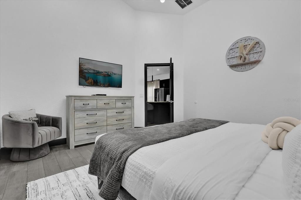 For Sale: $550,000 (4 beds, 2 baths, 1694 Square Feet)