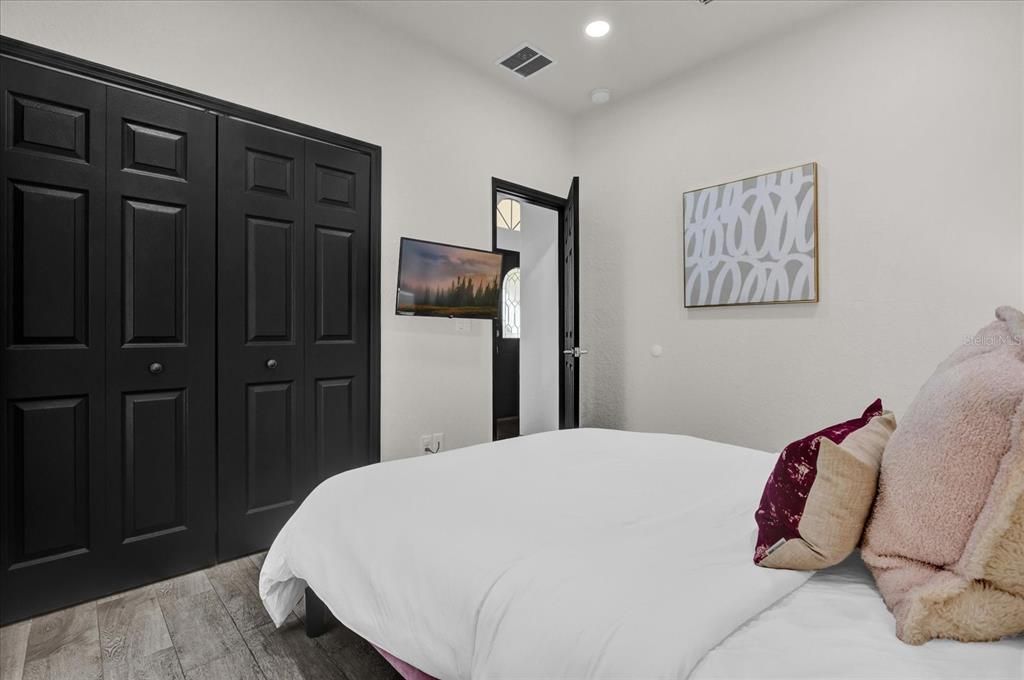 For Sale: $550,000 (4 beds, 2 baths, 1694 Square Feet)