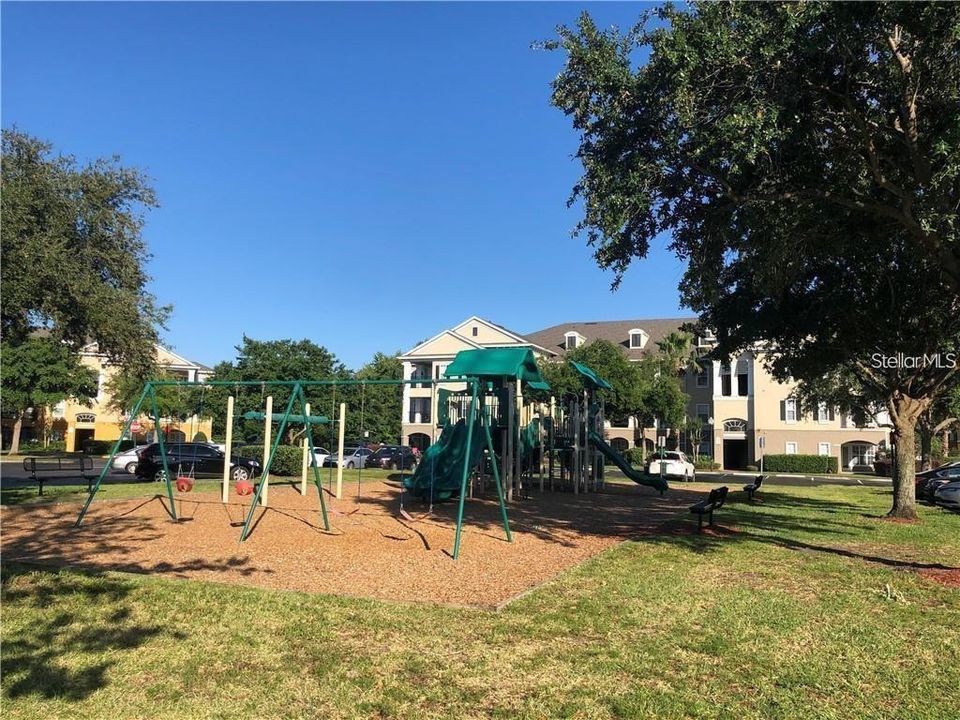 For Sale: $235,000 (2 beds, 2 baths, 1174 Square Feet)