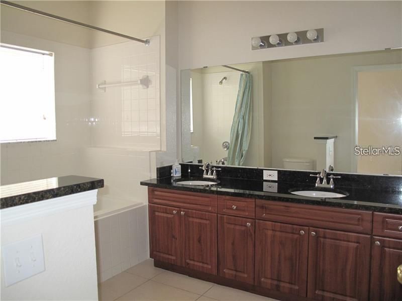 For Sale: $235,000 (2 beds, 2 baths, 1174 Square Feet)