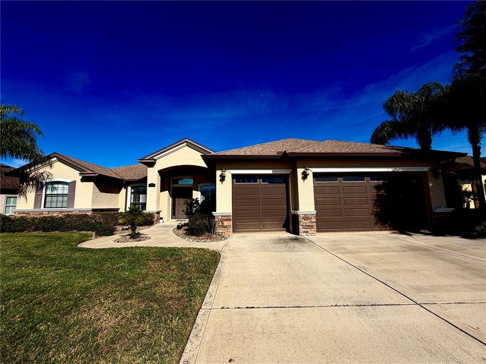 For Sale: $632,000 (4 beds, 3 baths, 2568 Square Feet)