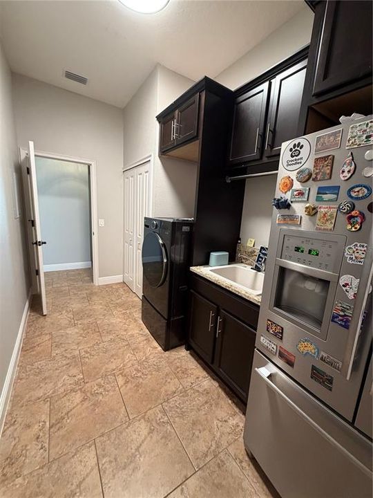 For Sale: $632,000 (4 beds, 3 baths, 2568 Square Feet)