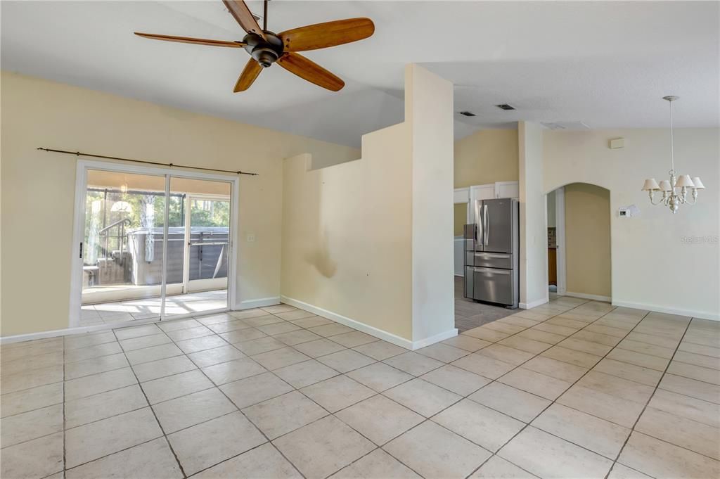 На продажу: $280,000 (3 спален, 2 ванн, 1258 Квадратных фут)