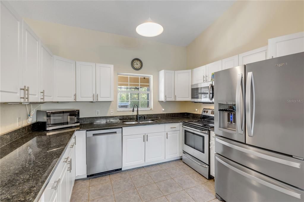 На продажу: $280,000 (3 спален, 2 ванн, 1258 Квадратных фут)