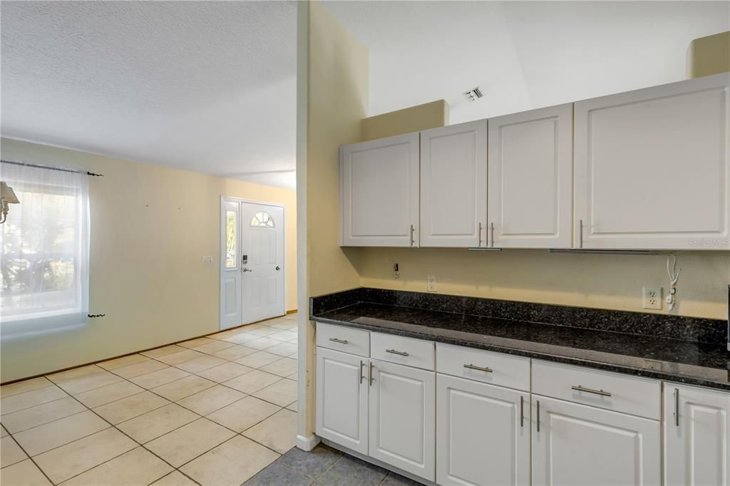 На продажу: $280,000 (3 спален, 2 ванн, 1258 Квадратных фут)