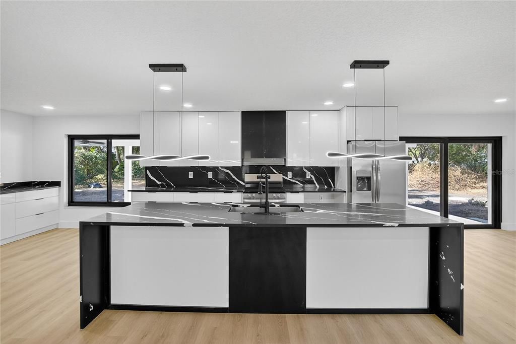 待售: $525,000 (5 贝兹, 3 浴室, 2376 平方英尺)