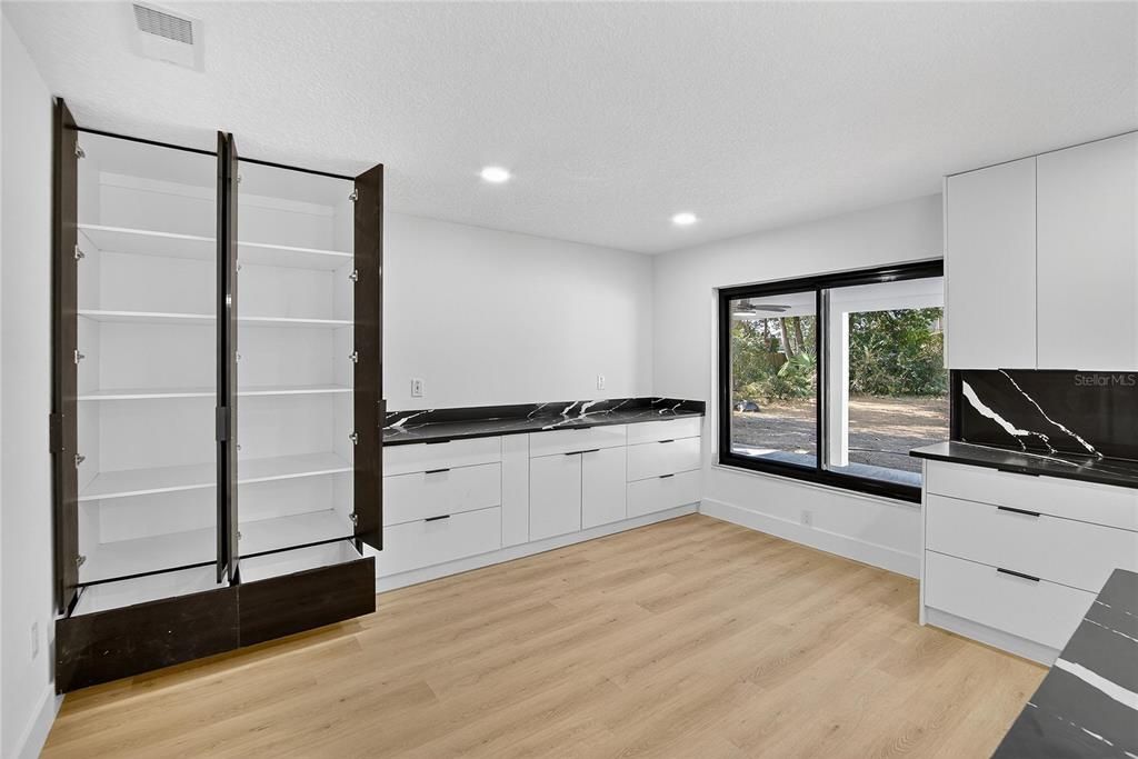 待售: $525,000 (5 贝兹, 3 浴室, 2376 平方英尺)