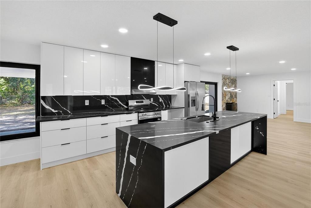 待售: $525,000 (5 贝兹, 3 浴室, 2376 平方英尺)