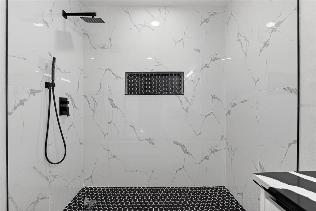 待售: $525,000 (5 贝兹, 3 浴室, 2376 平方英尺)