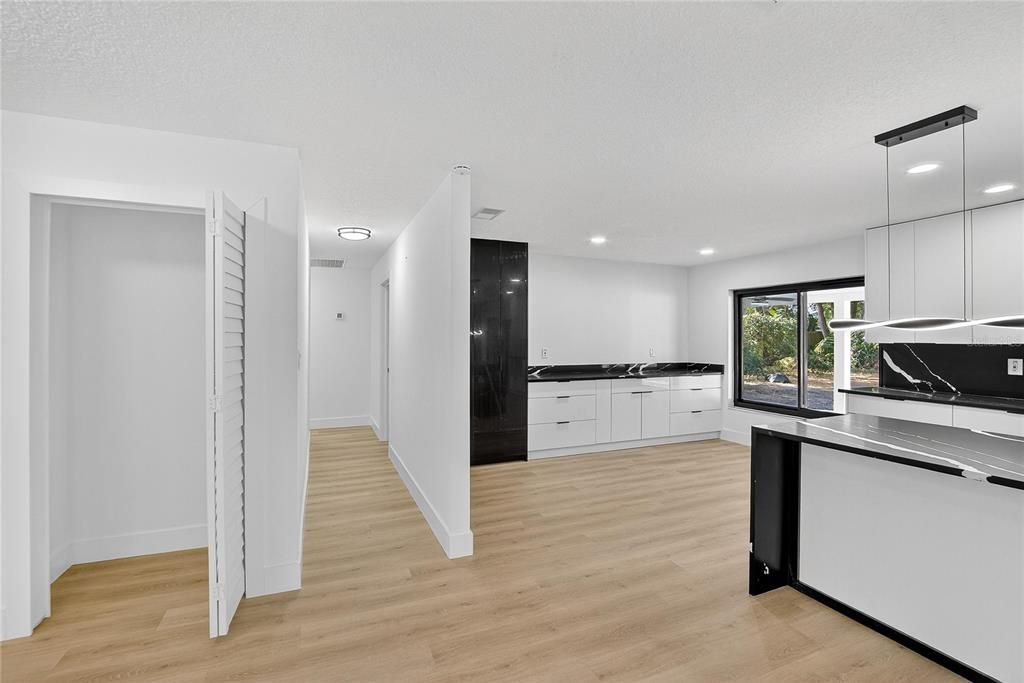 待售: $525,000 (5 贝兹, 3 浴室, 2376 平方英尺)