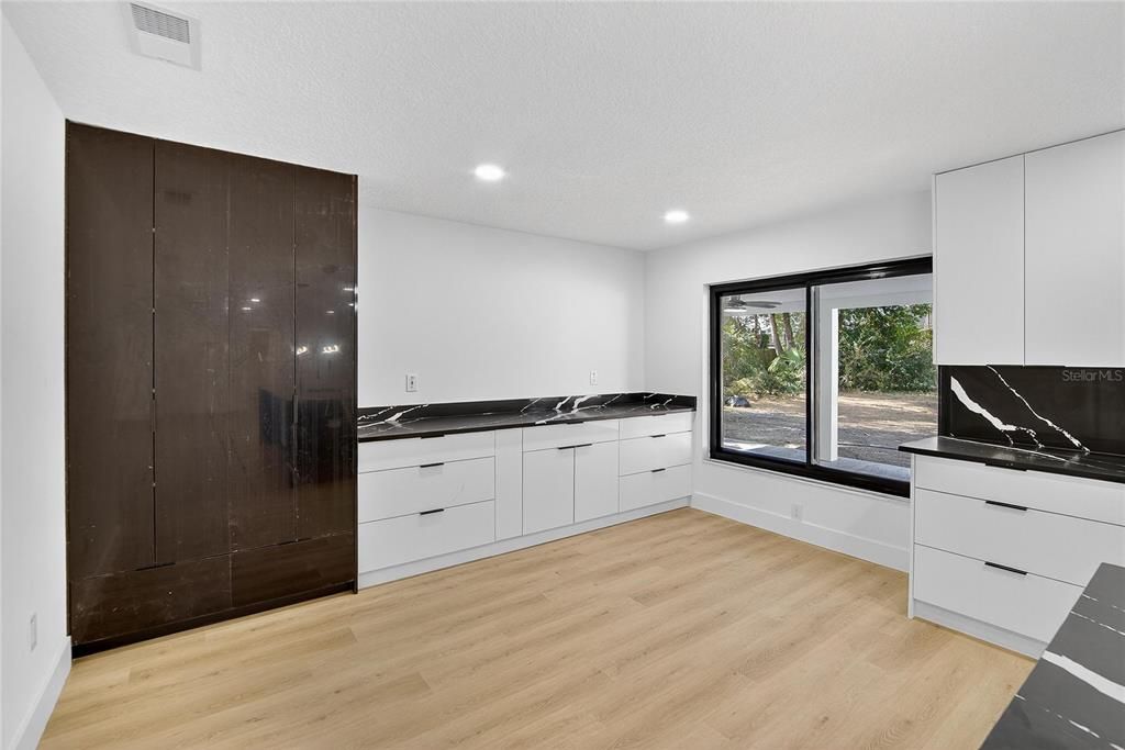 待售: $525,000 (5 贝兹, 3 浴室, 2376 平方英尺)