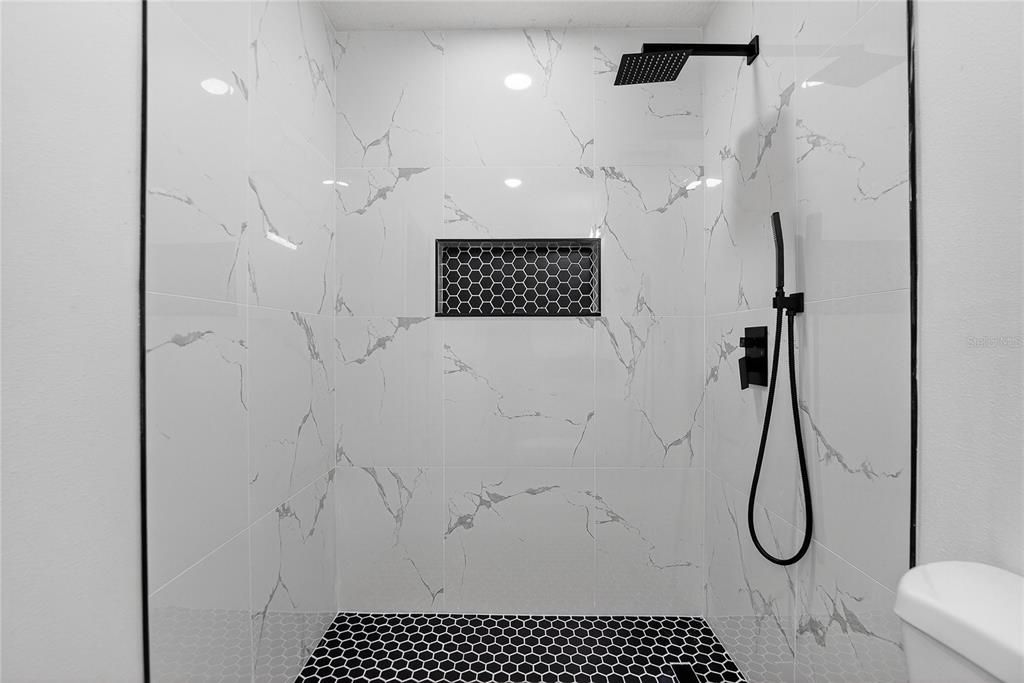 待售: $525,000 (5 贝兹, 3 浴室, 2376 平方英尺)