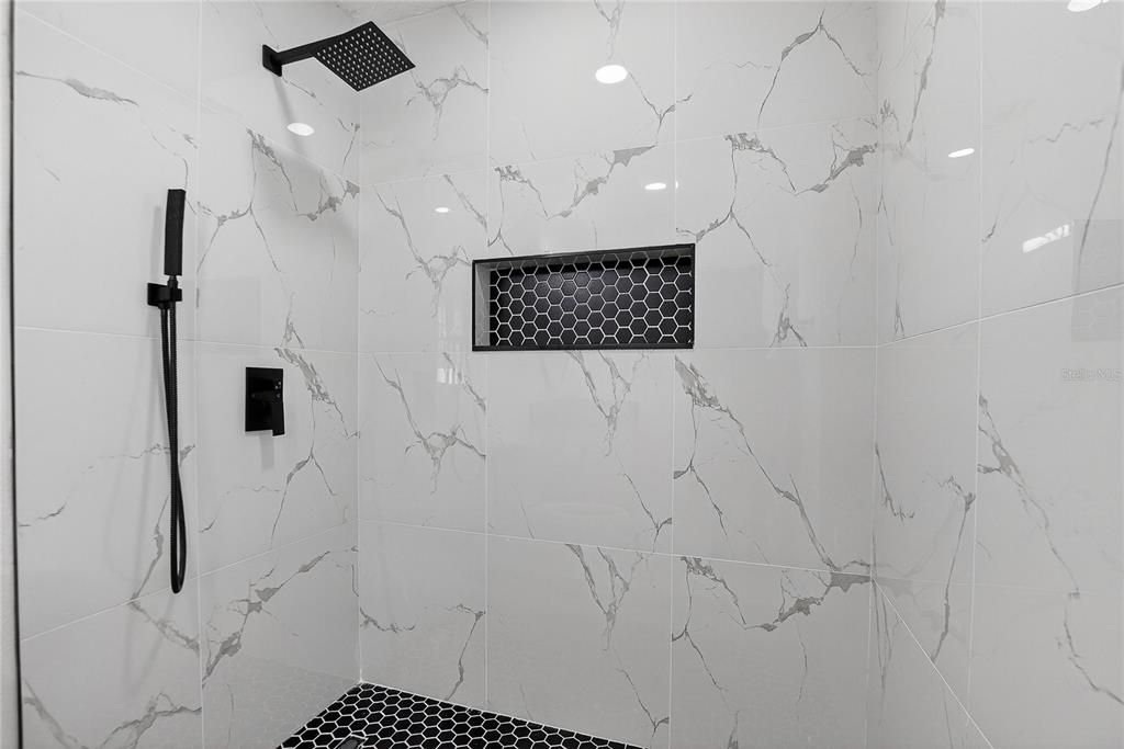 待售: $525,000 (5 贝兹, 3 浴室, 2376 平方英尺)