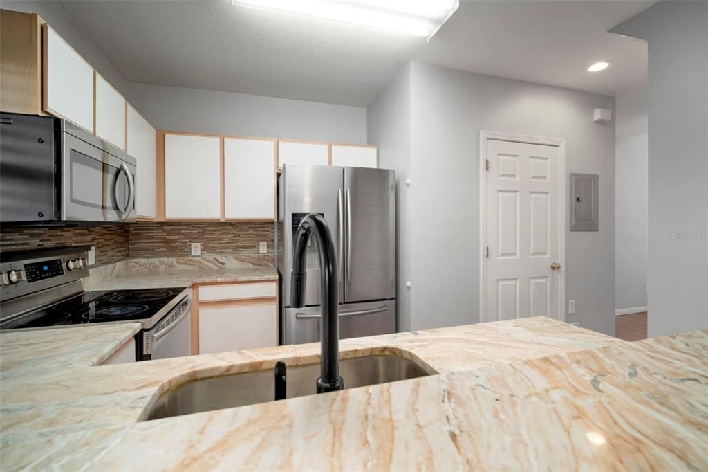 В аренду: $1,800 (2 спален, 2 ванн, 1240 Квадратных фут)