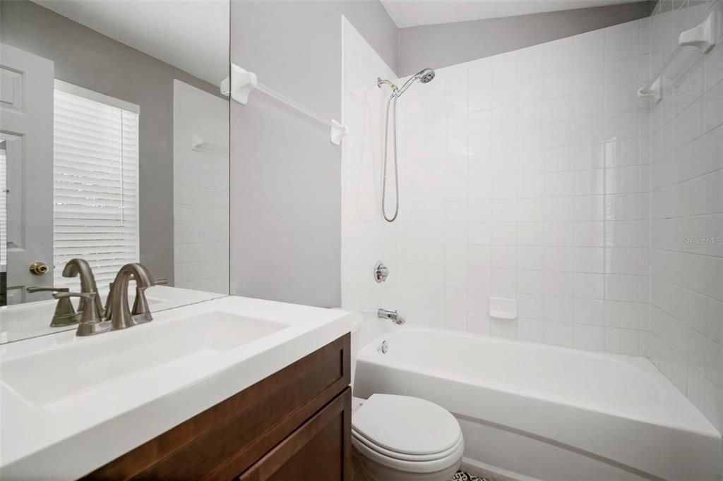 В аренду: $1,800 (2 спален, 2 ванн, 1240 Квадратных фут)