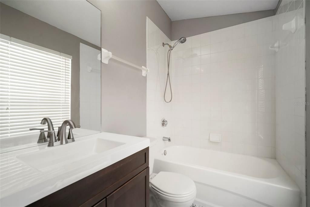 В аренду: $1,800 (2 спален, 2 ванн, 1240 Квадратных фут)