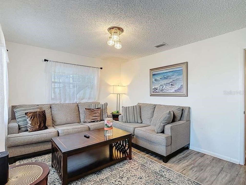 待售: $540,000 (3 贝兹, 2 浴室, 1312 平方英尺)