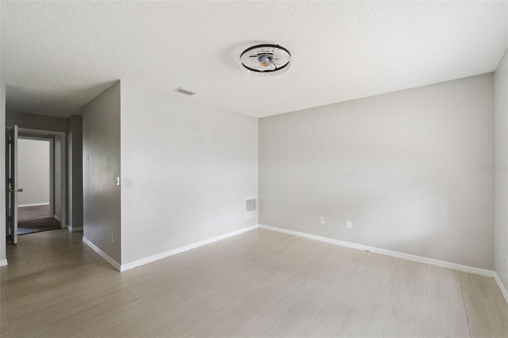 待售: $449,900 (4 贝兹, 2 浴室, 1829 平方英尺)