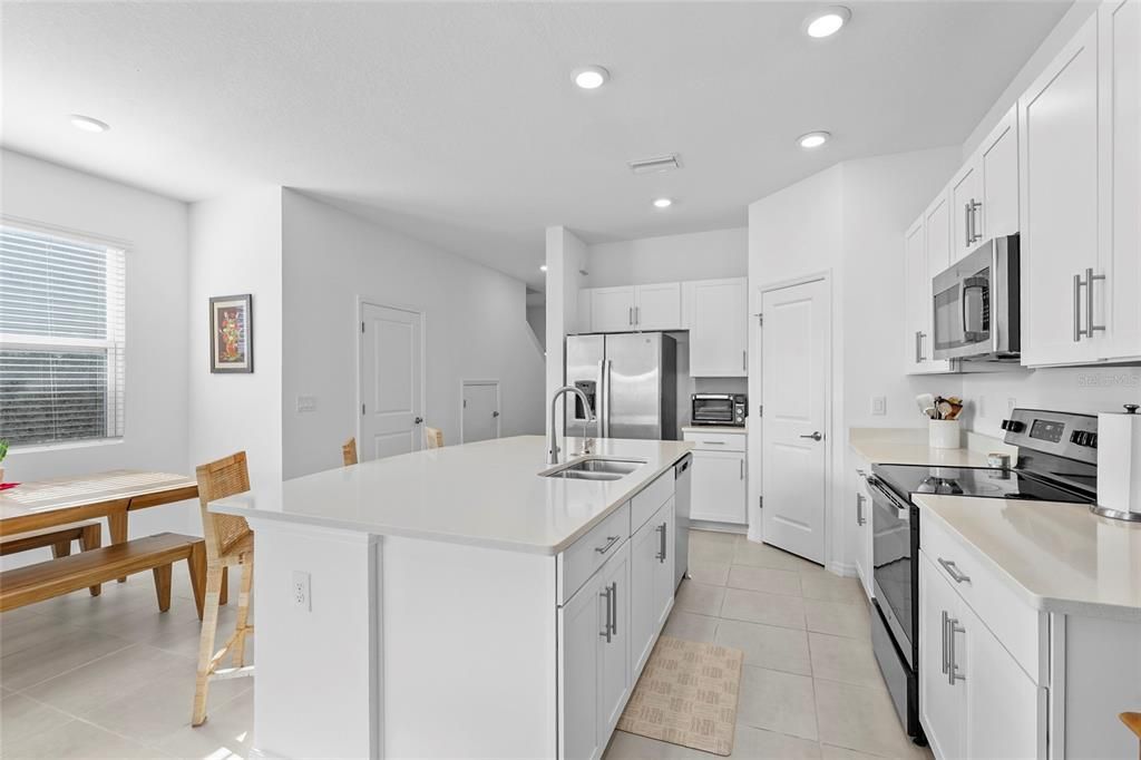 На продажу: $379,900 (3 спален, 2 ванн, 1597 Квадратных фут)