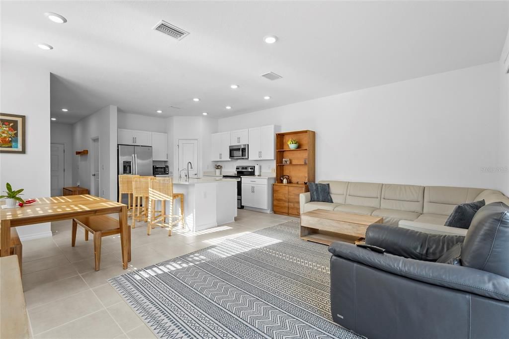 На продажу: $379,900 (3 спален, 2 ванн, 1597 Квадратных фут)