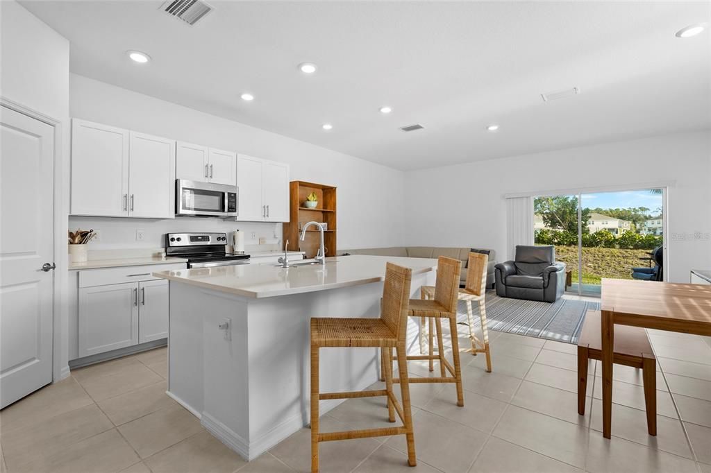 На продажу: $379,900 (3 спален, 2 ванн, 1597 Квадратных фут)