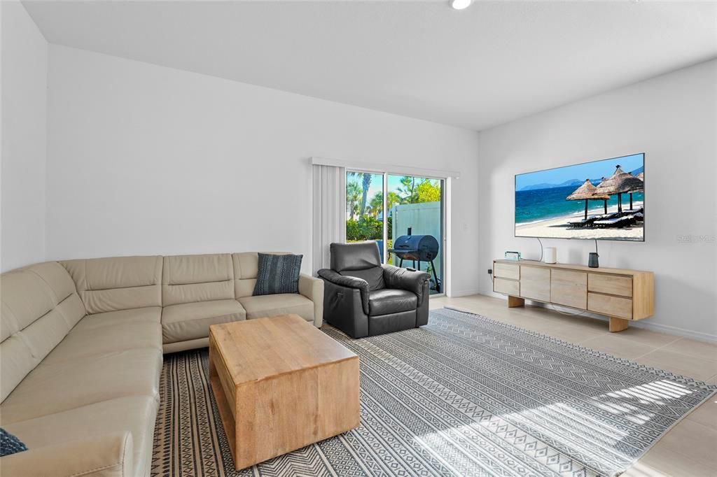 На продажу: $379,900 (3 спален, 2 ванн, 1597 Квадратных фут)