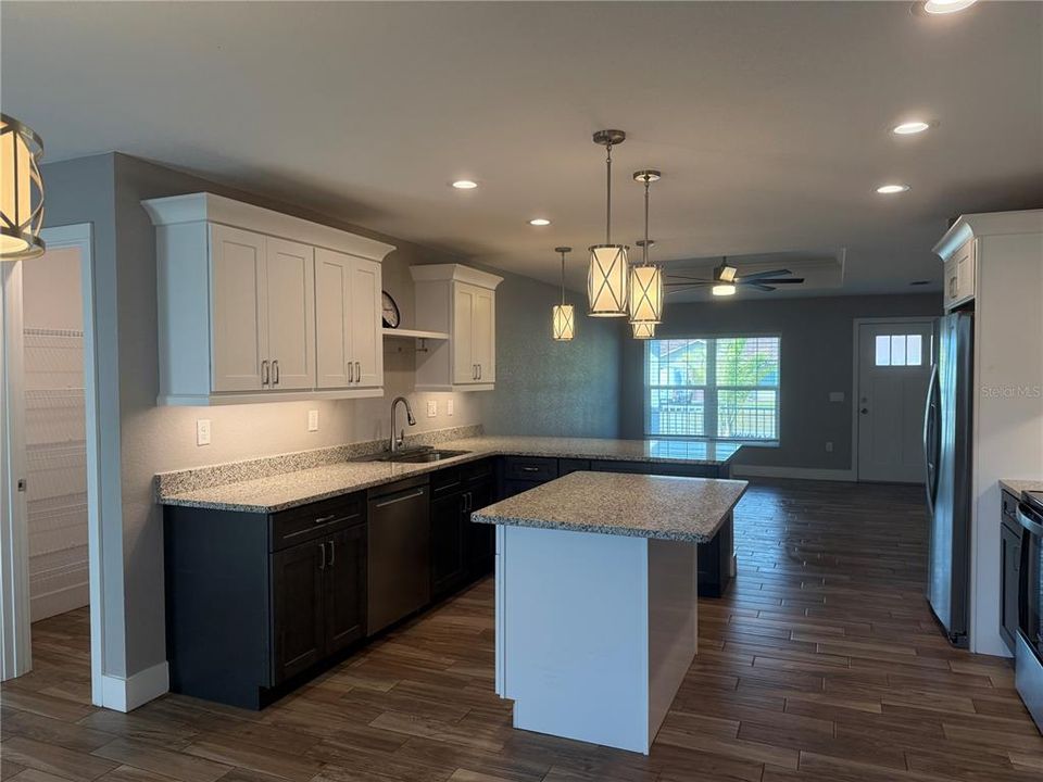 待售: $345,000 (3 贝兹, 2 浴室, 1433 平方英尺)