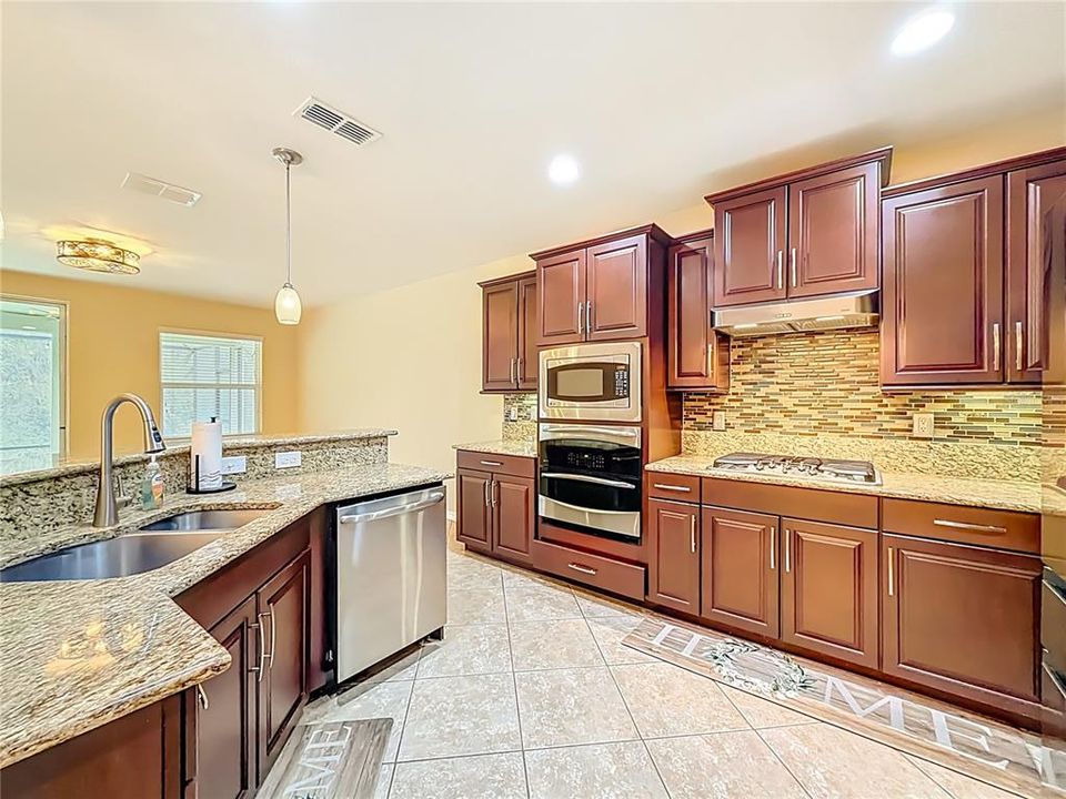 For Sale: $379,900 (3 beds, 2 baths, 1776 Square Feet)