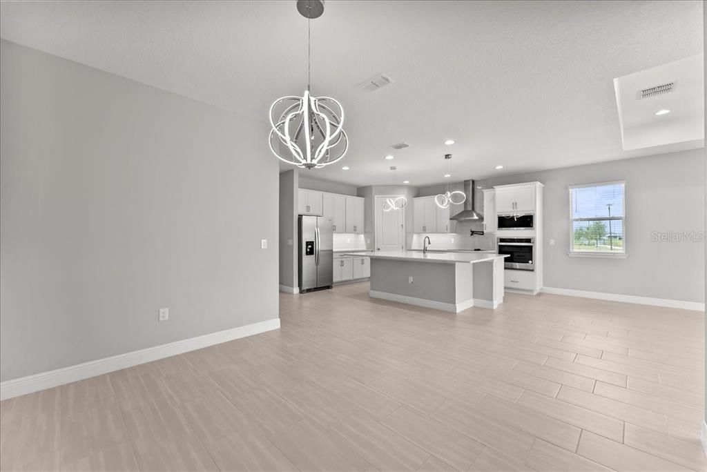 出租: $3,895 (5 贝兹, 3 浴室, 3046 平方英尺)