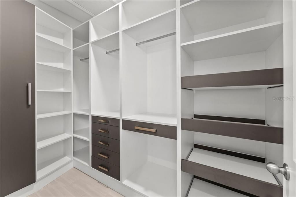 出租: $3,895 (5 贝兹, 3 浴室, 3046 平方英尺)