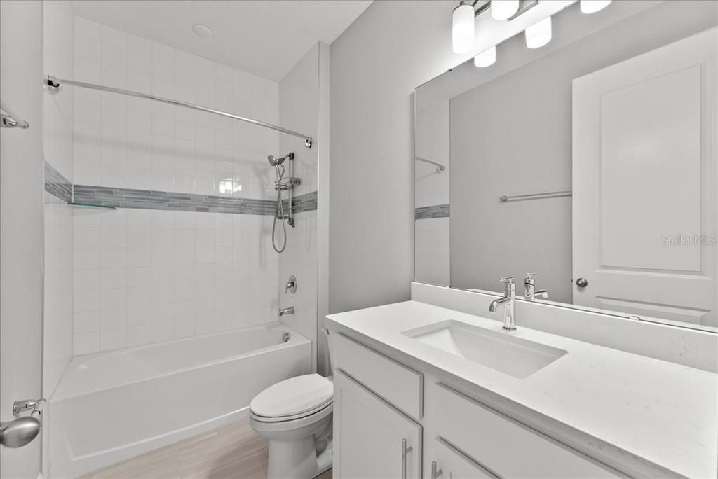 出租: $3,895 (5 贝兹, 3 浴室, 3046 平方英尺)