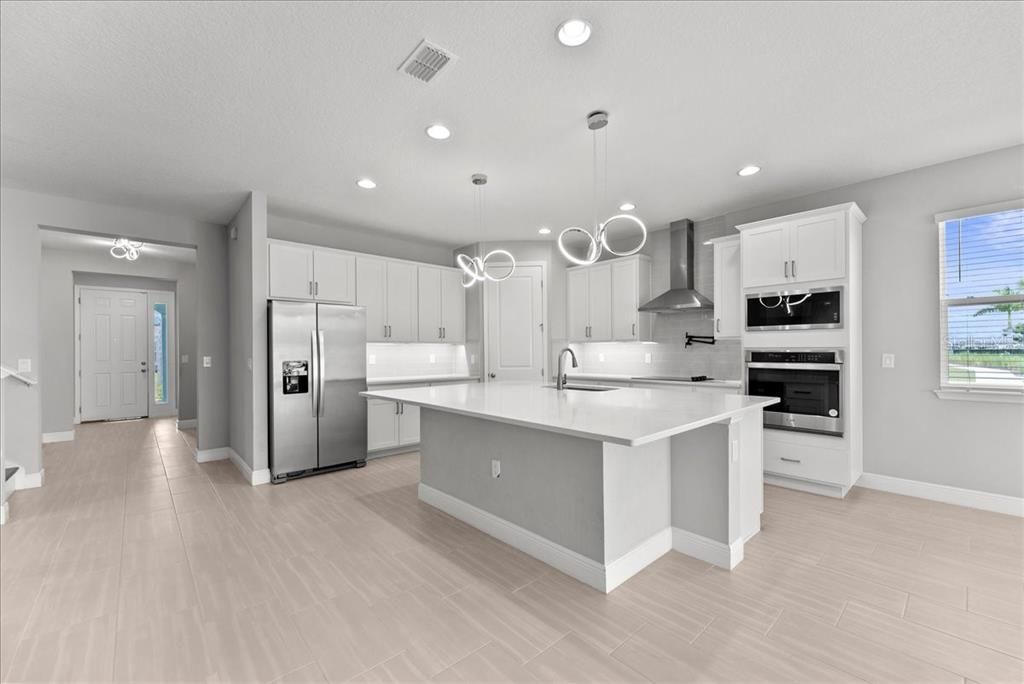 出租: $3,895 (5 贝兹, 3 浴室, 3046 平方英尺)