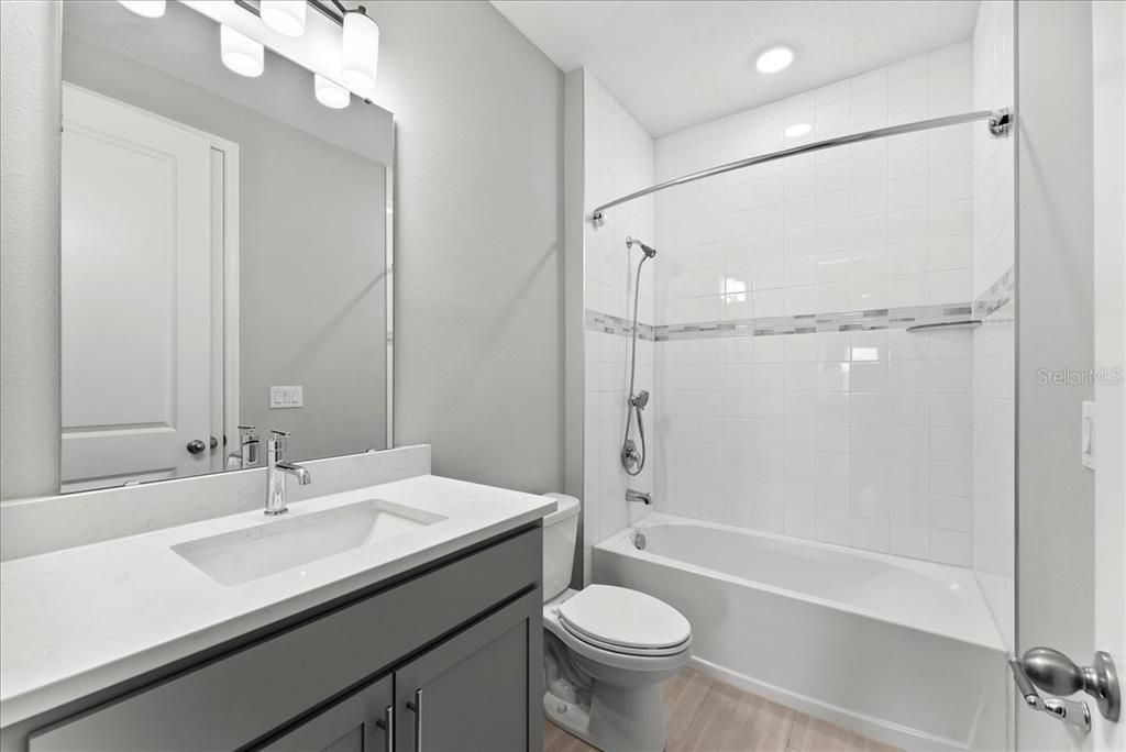 出租: $3,895 (5 贝兹, 3 浴室, 3046 平方英尺)