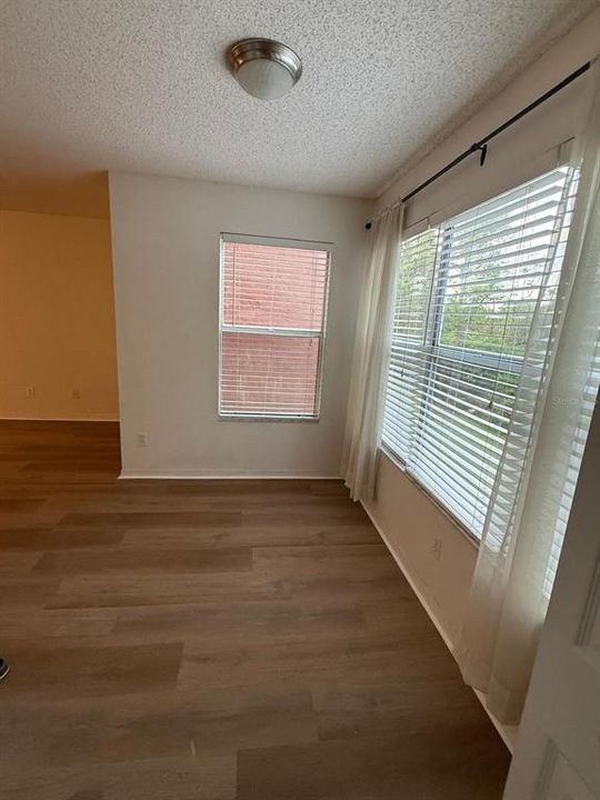 For Rent: $1,300 (1 beds, 1 baths, 711 Square Feet)