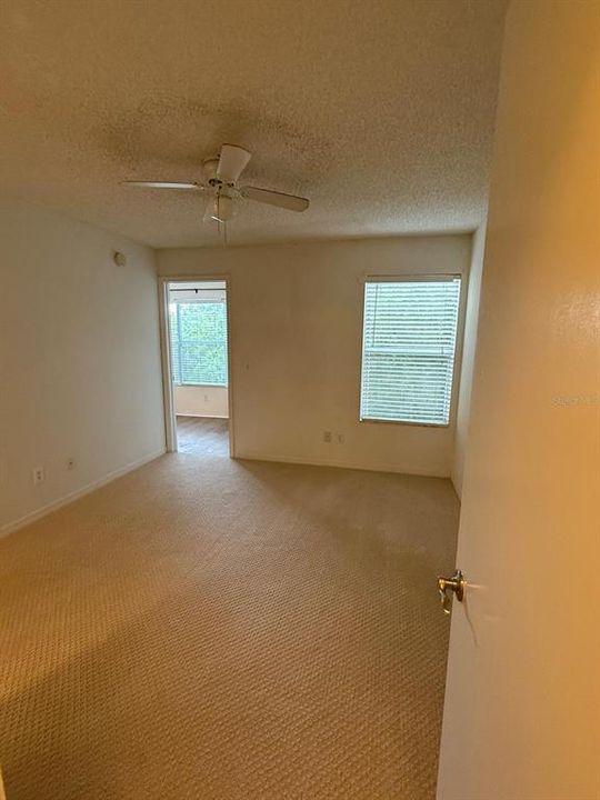 For Rent: $1,300 (1 beds, 1 baths, 711 Square Feet)