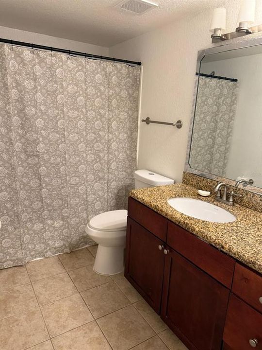 For Rent: $1,300 (1 beds, 1 baths, 711 Square Feet)