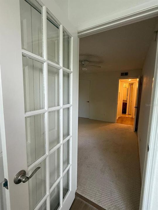 For Rent: $1,300 (1 beds, 1 baths, 711 Square Feet)