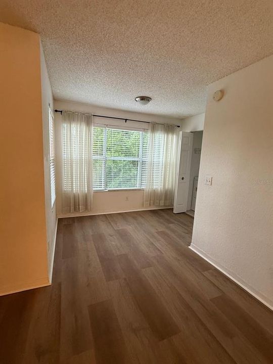 For Rent: $1,300 (1 beds, 1 baths, 711 Square Feet)