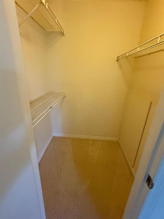 For Rent: $1,300 (1 beds, 1 baths, 711 Square Feet)