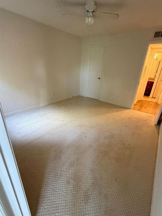 For Rent: $1,300 (1 beds, 1 baths, 711 Square Feet)