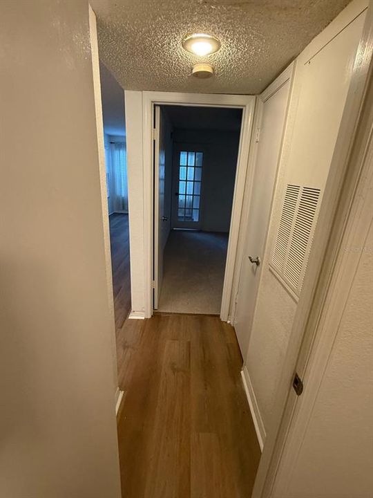 For Rent: $1,300 (1 beds, 1 baths, 711 Square Feet)